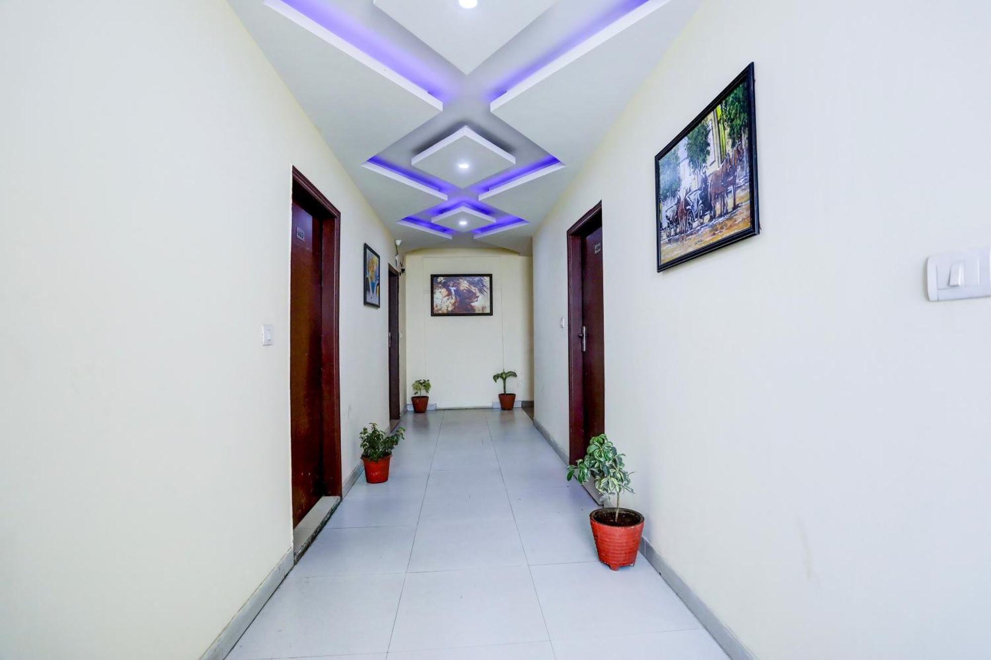 Hotel Luxury Global Nuova Delhi Esterno foto